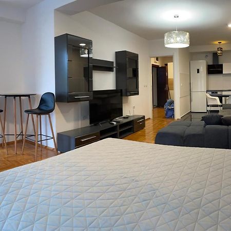 Apartman City Center 3-Setaliste ปรีเยดอร์ ภายนอก รูปภาพ