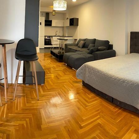 Apartman City Center 3-Setaliste ปรีเยดอร์ ภายนอก รูปภาพ