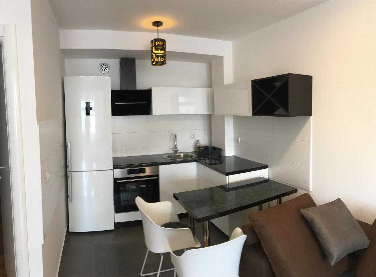 Apartman City Center 3-Setaliste ปรีเยดอร์ ภายนอก รูปภาพ