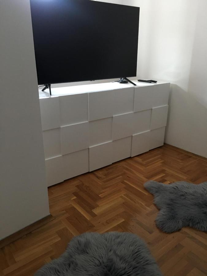 Apartman City Center 3-Setaliste ปรีเยดอร์ ภายนอก รูปภาพ