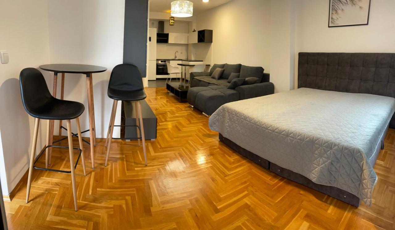 Apartman City Center 3-Setaliste ปรีเยดอร์ ภายนอก รูปภาพ