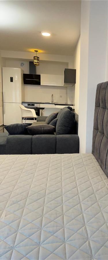 Apartman City Center 3-Setaliste ปรีเยดอร์ ภายนอก รูปภาพ