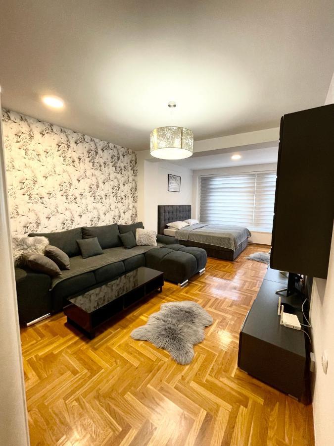 Apartman City Center 3-Setaliste ปรีเยดอร์ ภายนอก รูปภาพ