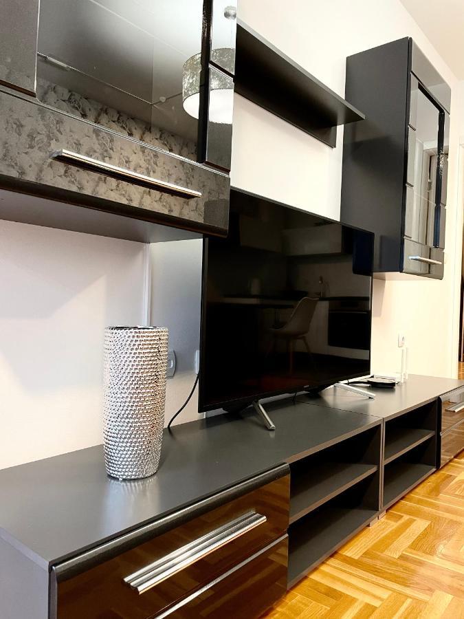 Apartman City Center 3-Setaliste ปรีเยดอร์ ภายนอก รูปภาพ
