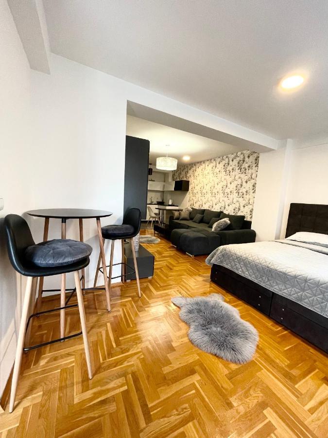 Apartman City Center 3-Setaliste ปรีเยดอร์ ภายนอก รูปภาพ
