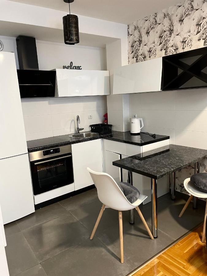 Apartman City Center 3-Setaliste ปรีเยดอร์ ภายนอก รูปภาพ